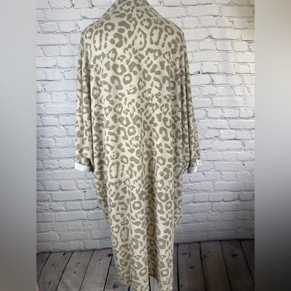 Leopard Print Oversized Duster Cardigan size Medium - Picture 5 of 8